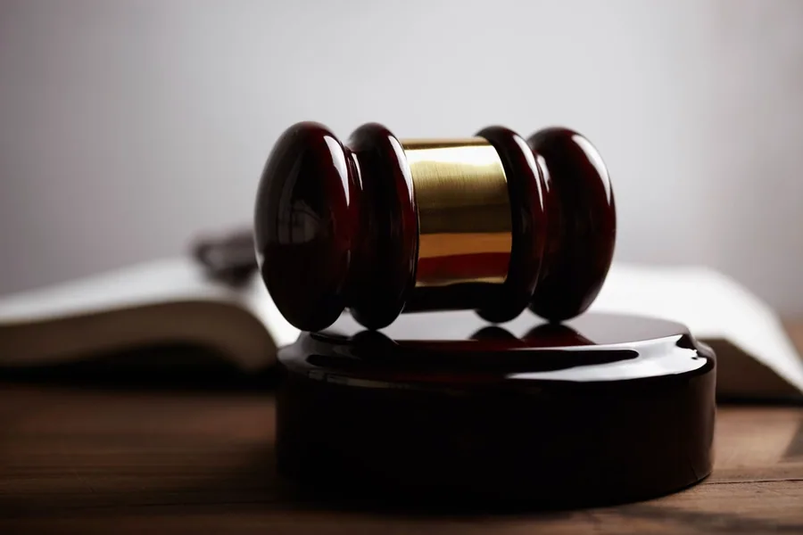 Marteau de justice et droit