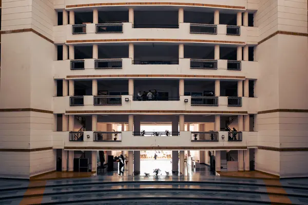 Étudier aux Émirats arabes unis (Dubaï) depuis la Tunisie 2026 : prix, coût de la vie, démarches