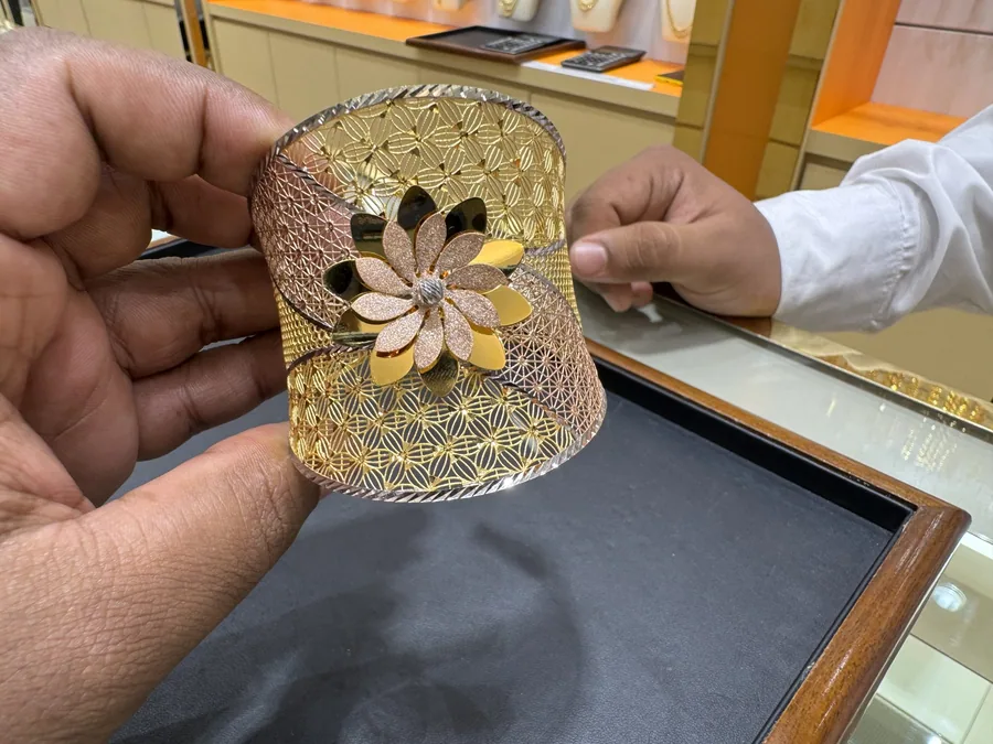 Lingots et pièces d'or empilés