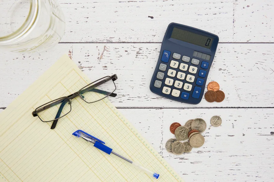 Distributeur automatique et carte bancaire