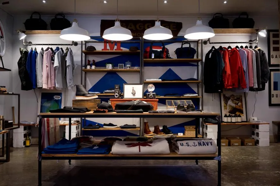 Boutique de mode en ligne affichée sur smartphone