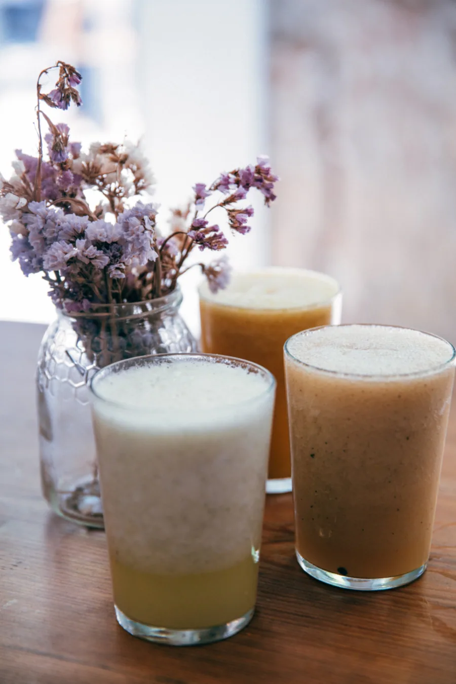 Jus de fruits frais colorés