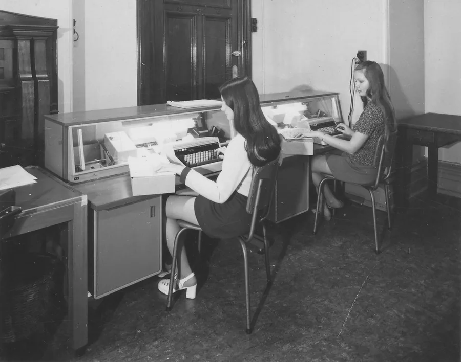 Modèle de CV professionnel sur un bureau