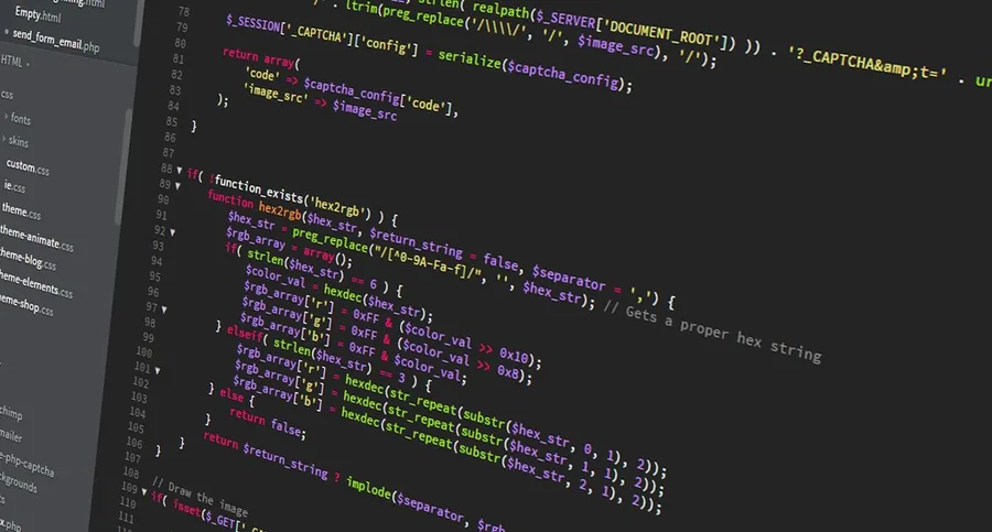 Code informatique à l'écran, compétences techniques recherchées