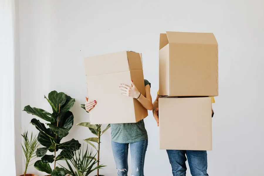 Colis e-commerce prêts à être expédiés