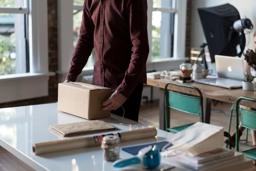 Cartons d'expédition prêts pour l'entrepôt